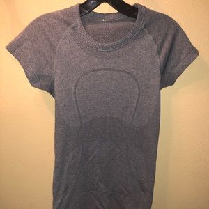 A fitted lululemon short sleeve top